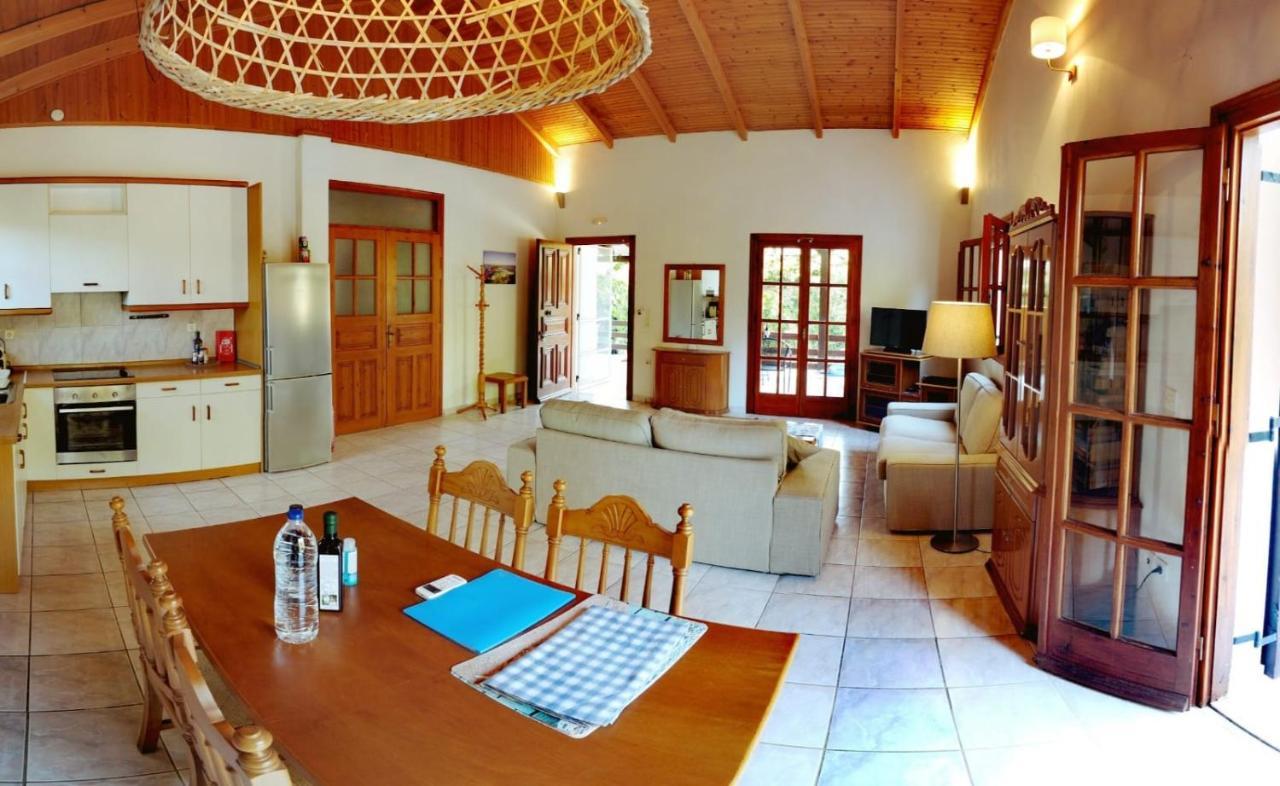 Bungalow Gialova